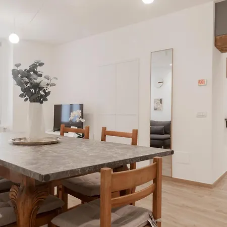 Brilla Marvelous In The Center Apartment