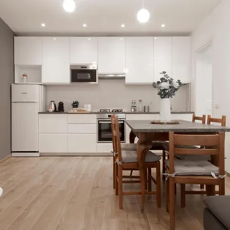 Brilla Marvelous In The Center Apartment